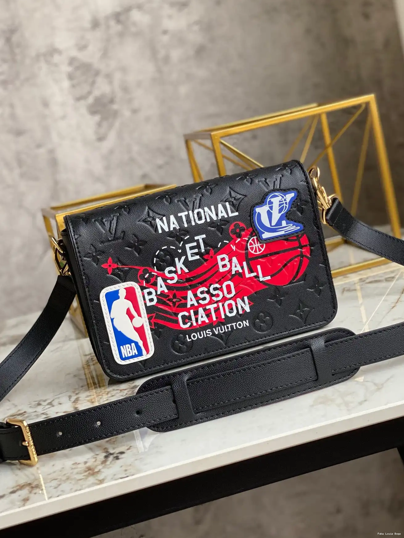 LVXNBA STUDIO MESSENGER LOUIS VUITTON 0511
